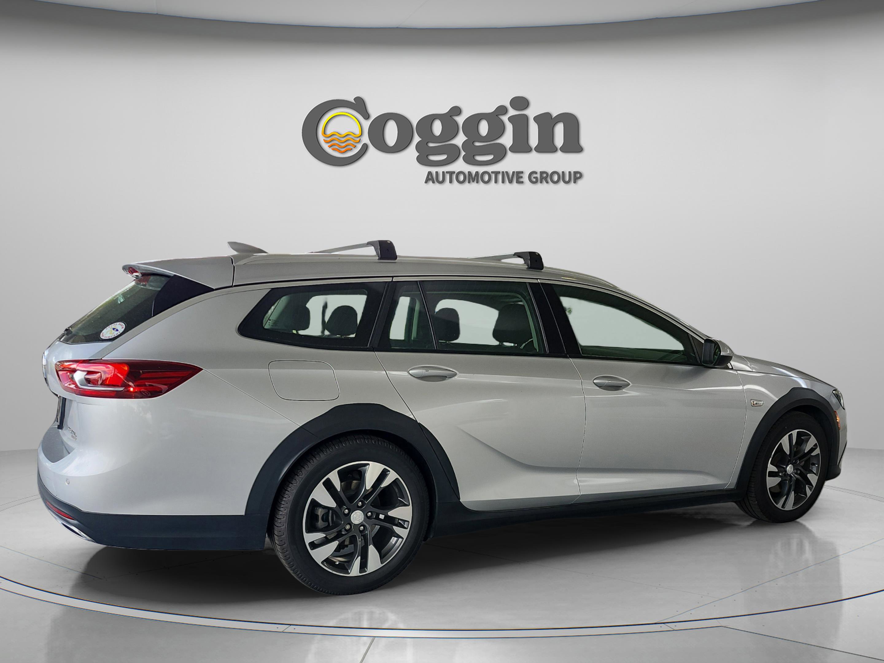 Used 2018 Buick Regal Preferred w/ Sights and Sounds Package AWD/4WD image 4