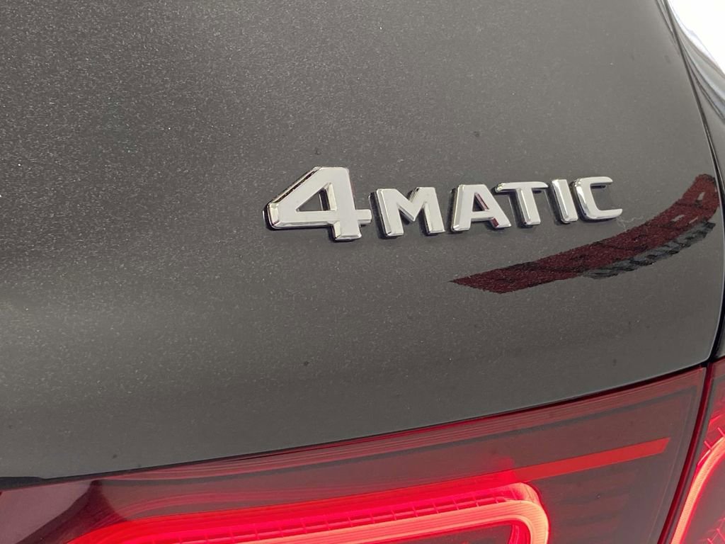 Used 2020 Mercedes-Benz GLC 300 4MATIC w/ Multimedia Package image 11