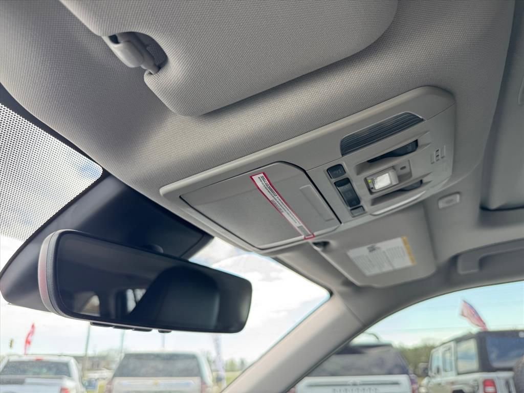 Used 2023 Toyota Highlander XLE image 25