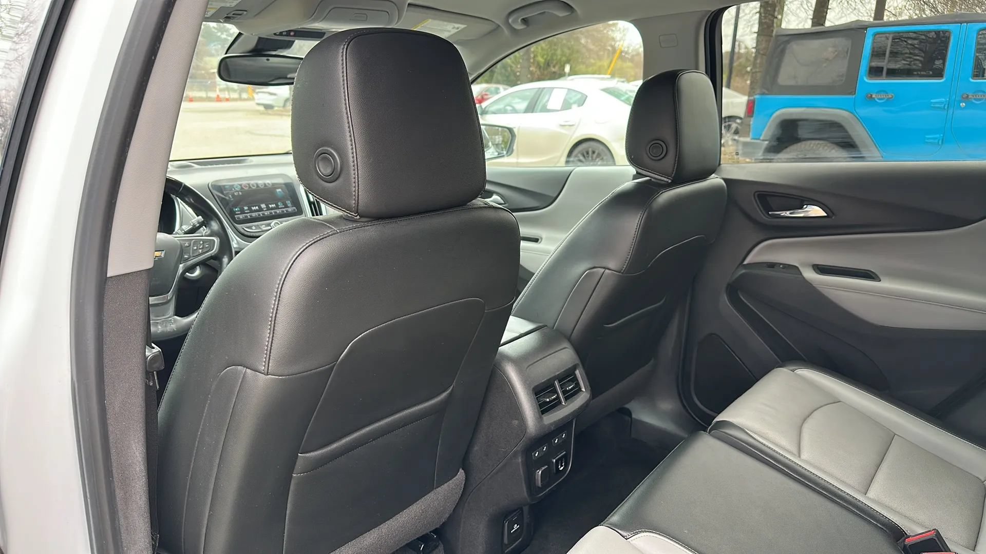 Used 2018 Chevrolet Equinox Premier FWD image 17