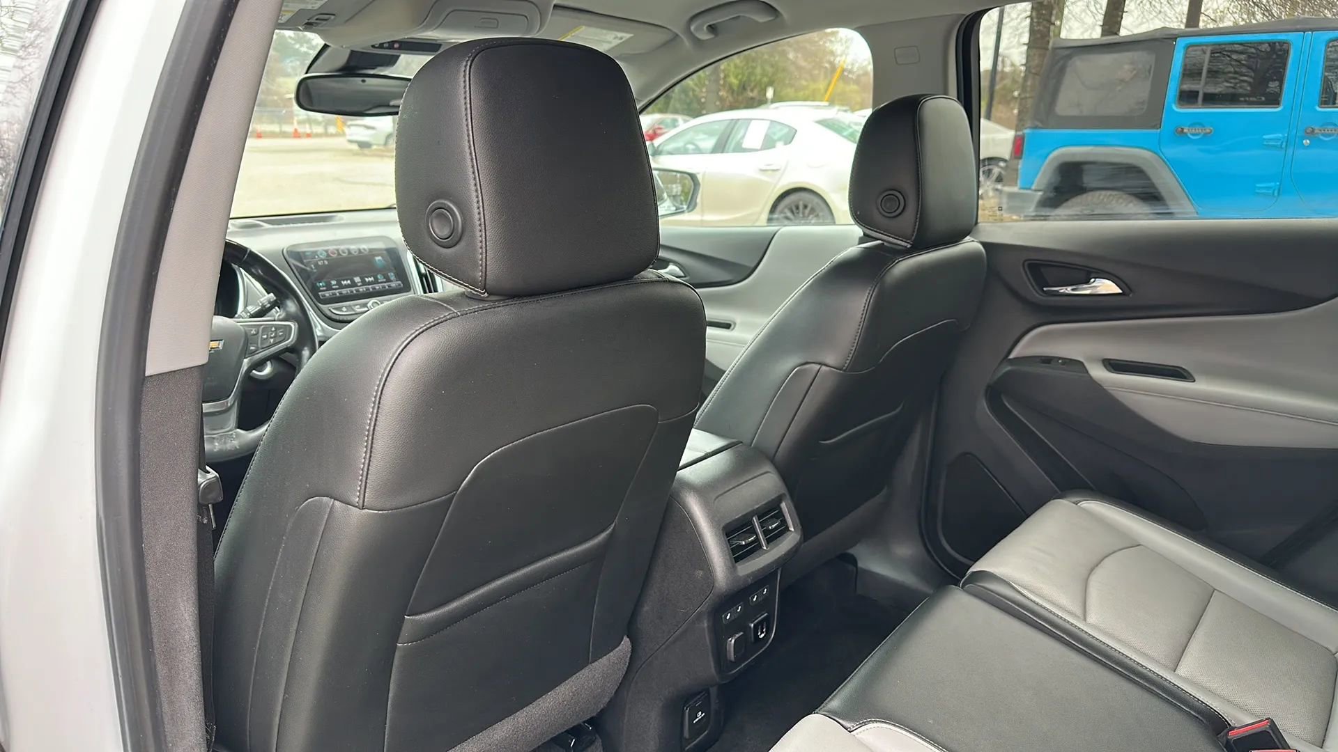 Used 2018 Chevrolet Equinox Premier FWD image 17