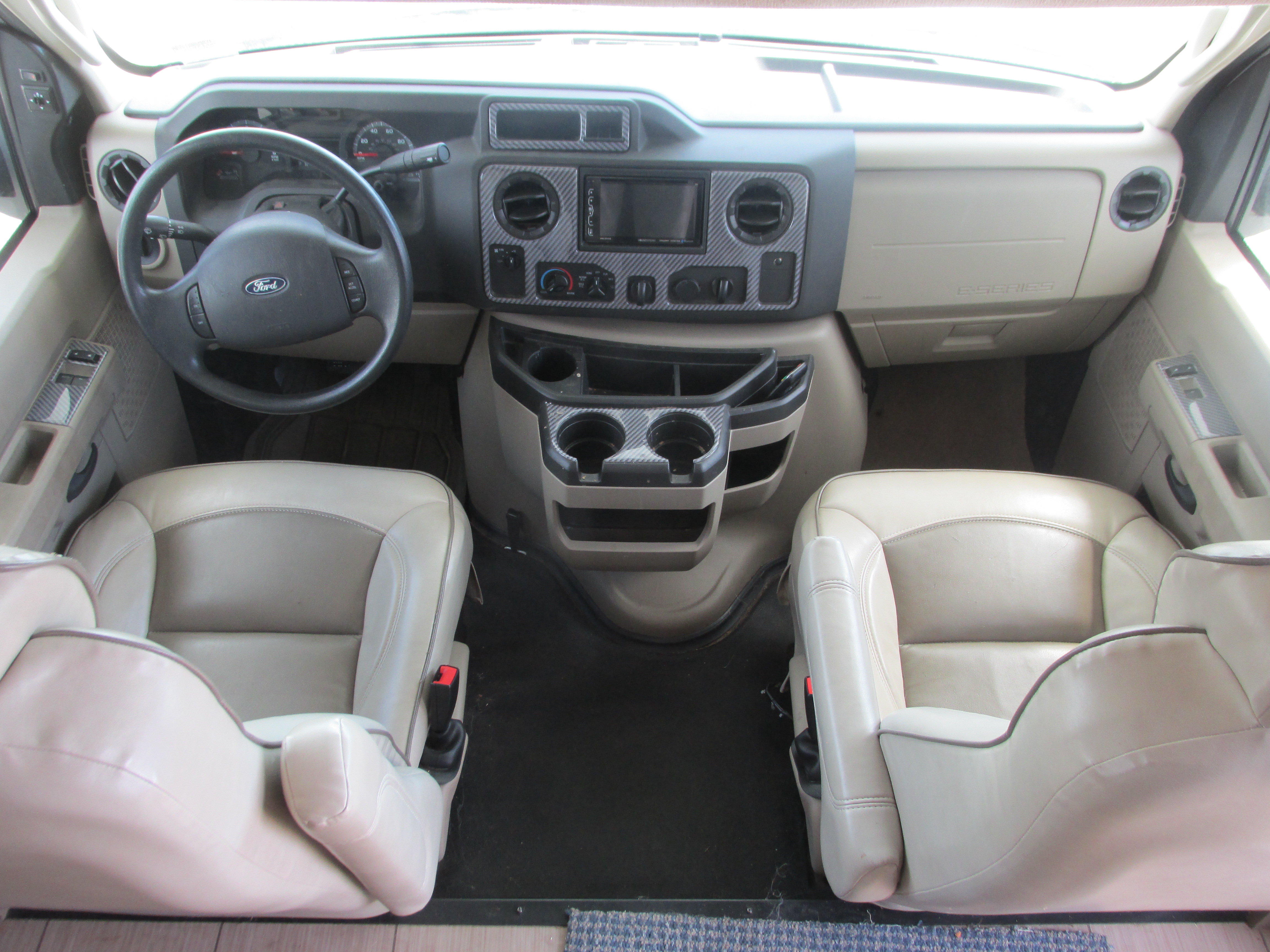 Used 2019 Ford E-450 and Econoline 450 Super Duty w/ Motorhome Prep Package RWD image 32