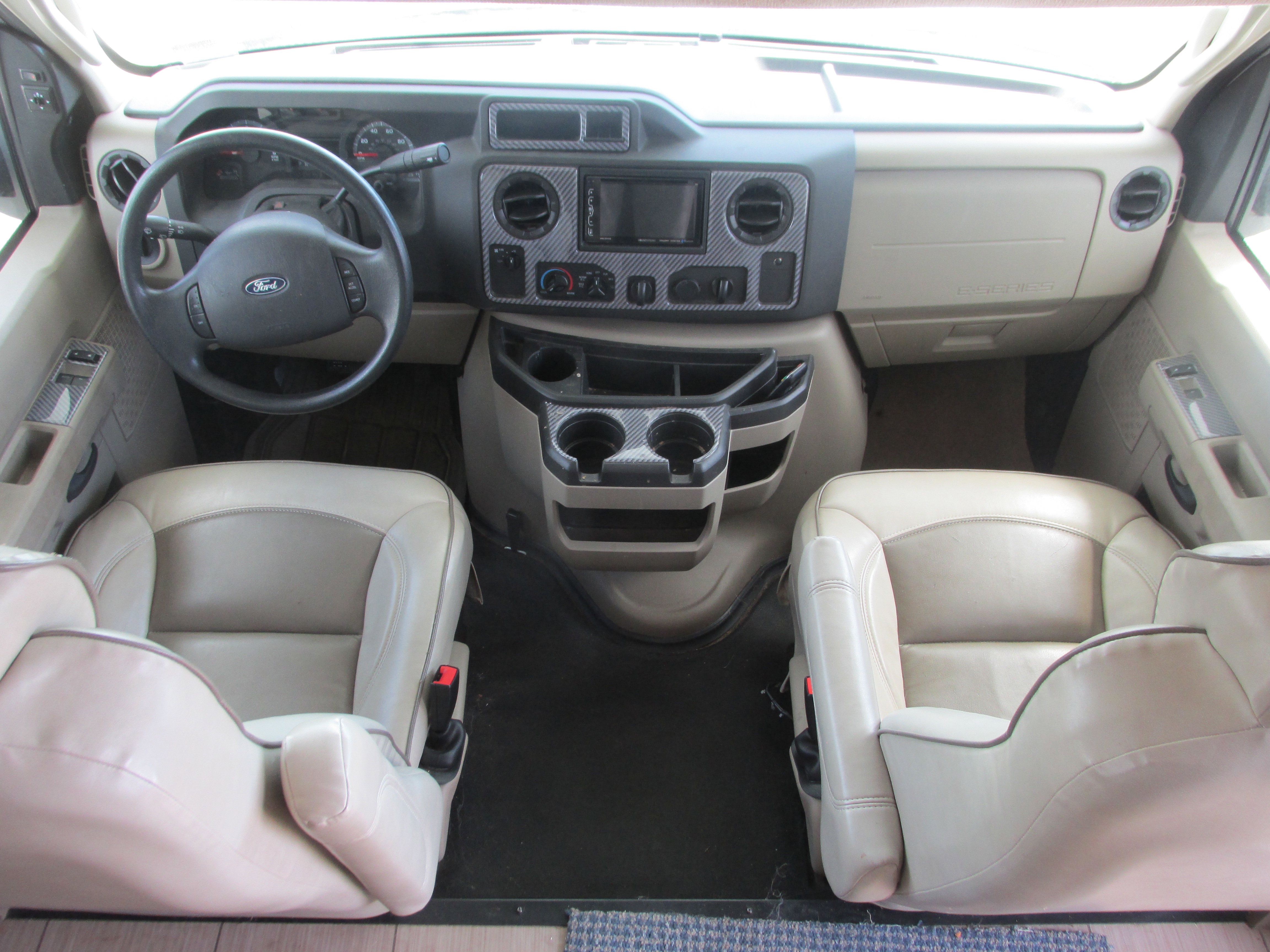 Used 2019 Ford E-450 and Econoline 450 Super Duty w/ Motorhome Prep Package RWD image 32