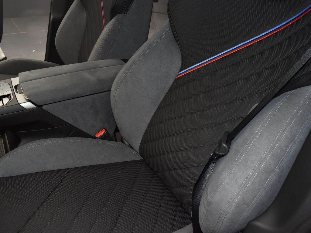 New 2026 BMW iX xDrive60 w/ M Sport Package image 13