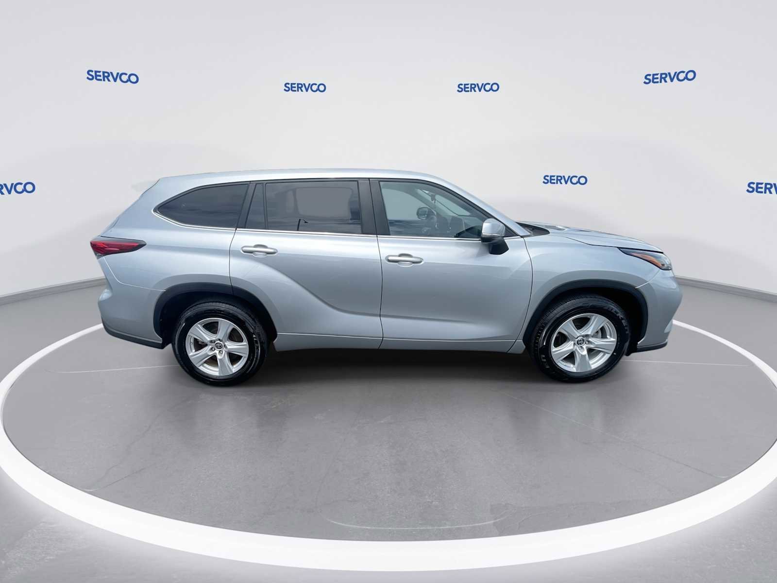 Used 2023 Toyota Highlander L FWD image 9