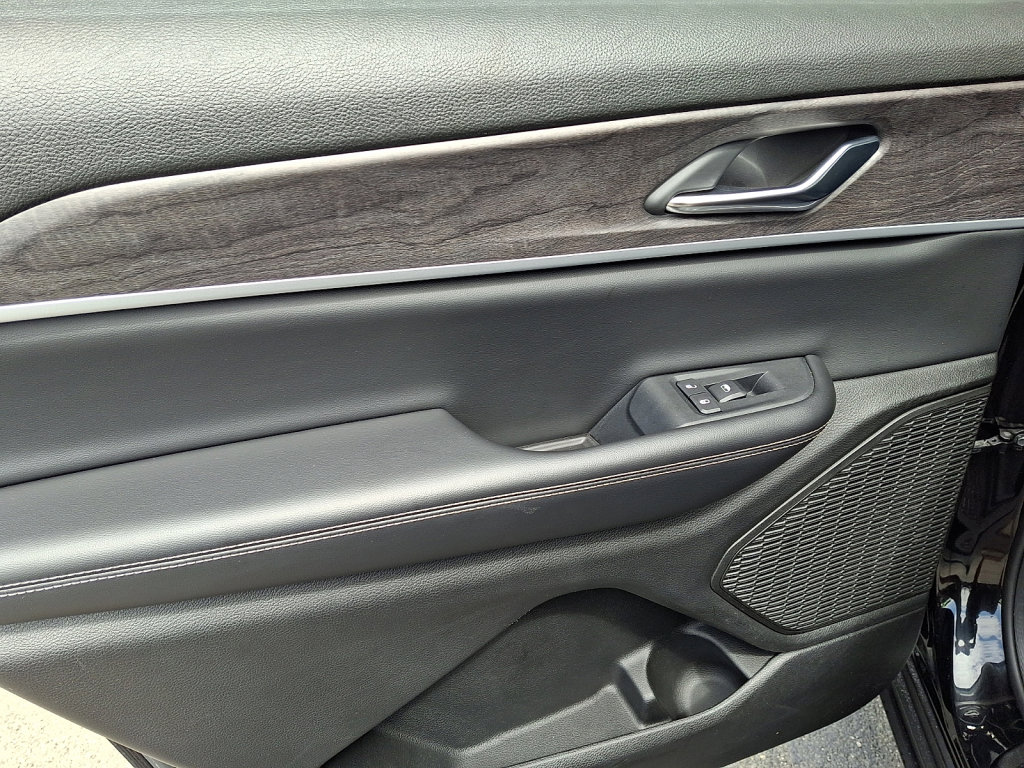 Used 2024 Jeep Grand Cherokee L Limited image 19