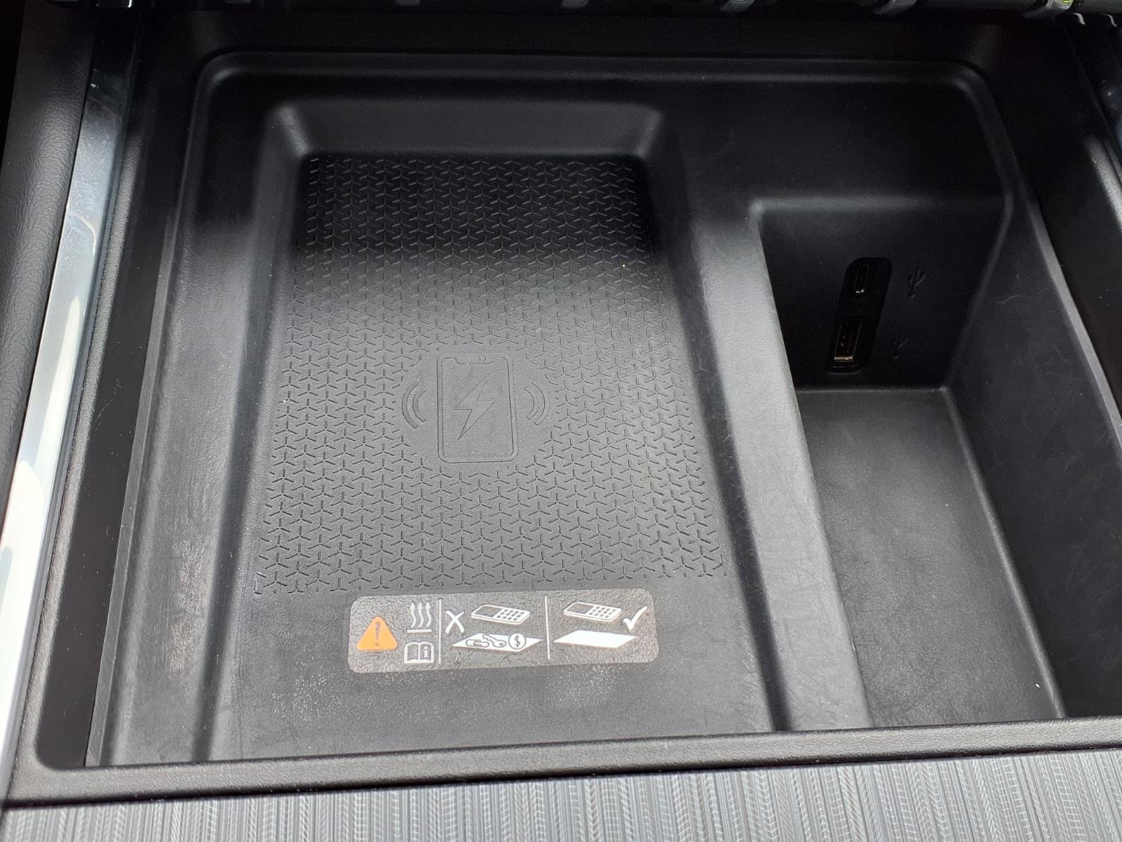 Used 2025 GMC Acadia Elevation w/ Elevation Premium Package FWD image 11
