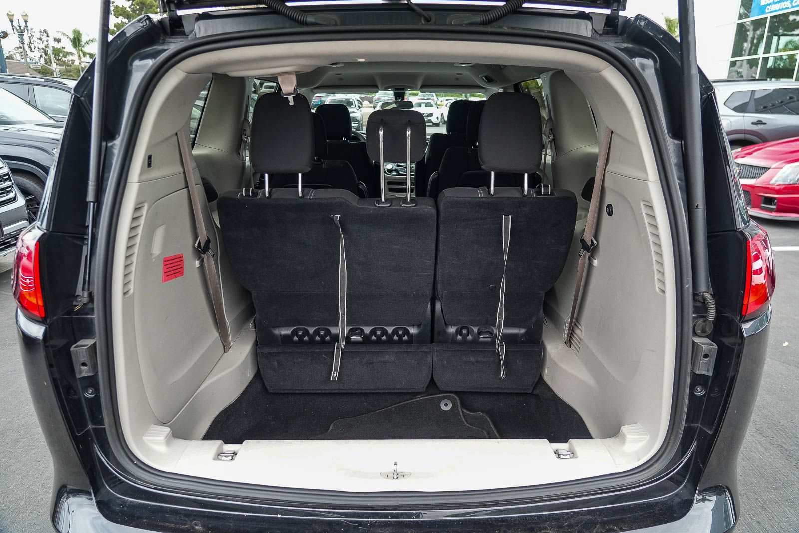 Used 2022 Chrysler Voyager LX FWD image 26