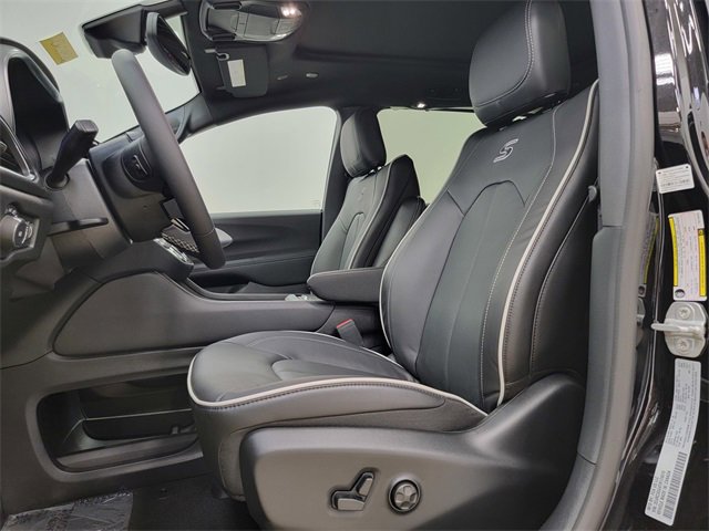 New 2026 Chrysler Pacifica Limited w/ S Appearance Package image 14