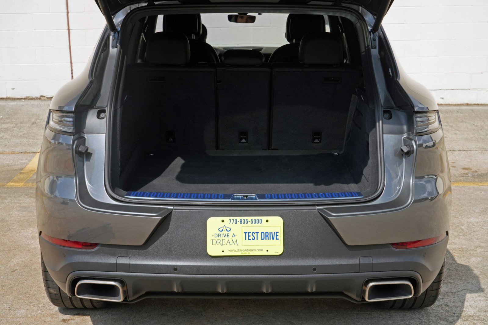 Used 2025 Porsche Cayenne AWD/4WD image 10