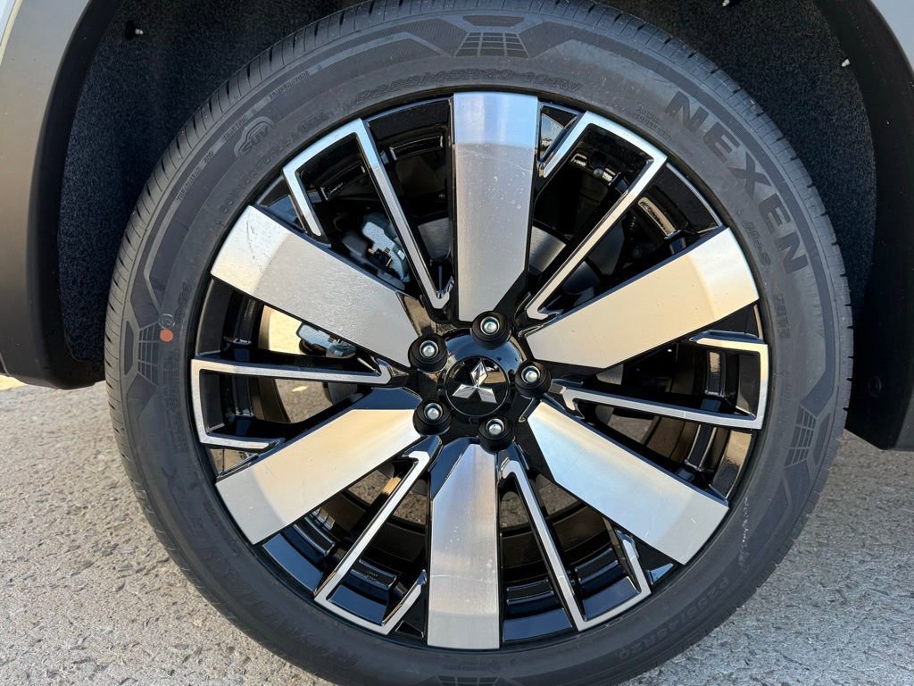 New 2026 Mitsubishi Outlander SE image 11