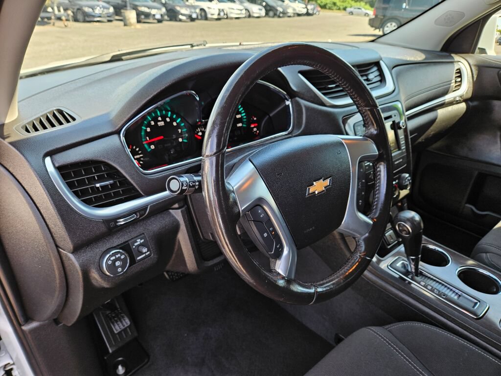Used 2017 Chevrolet Traverse LT FWD image 18