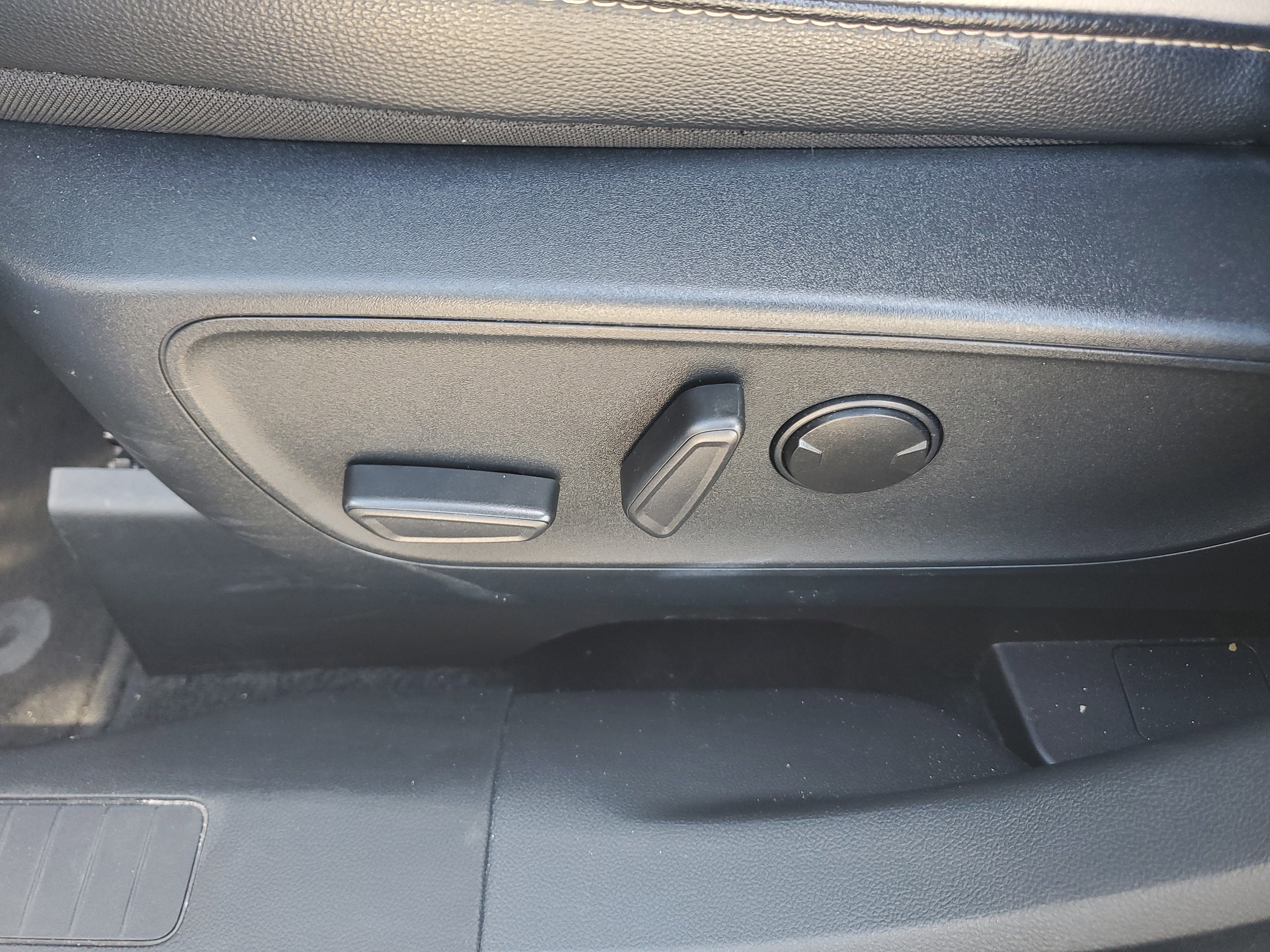 Used 2022 Ford Escape SEL w/ Technology Package image 13