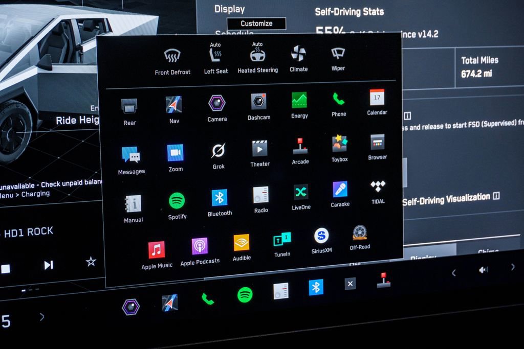 Used 2024 Tesla Cybertruck AWD Crew Cab image 27