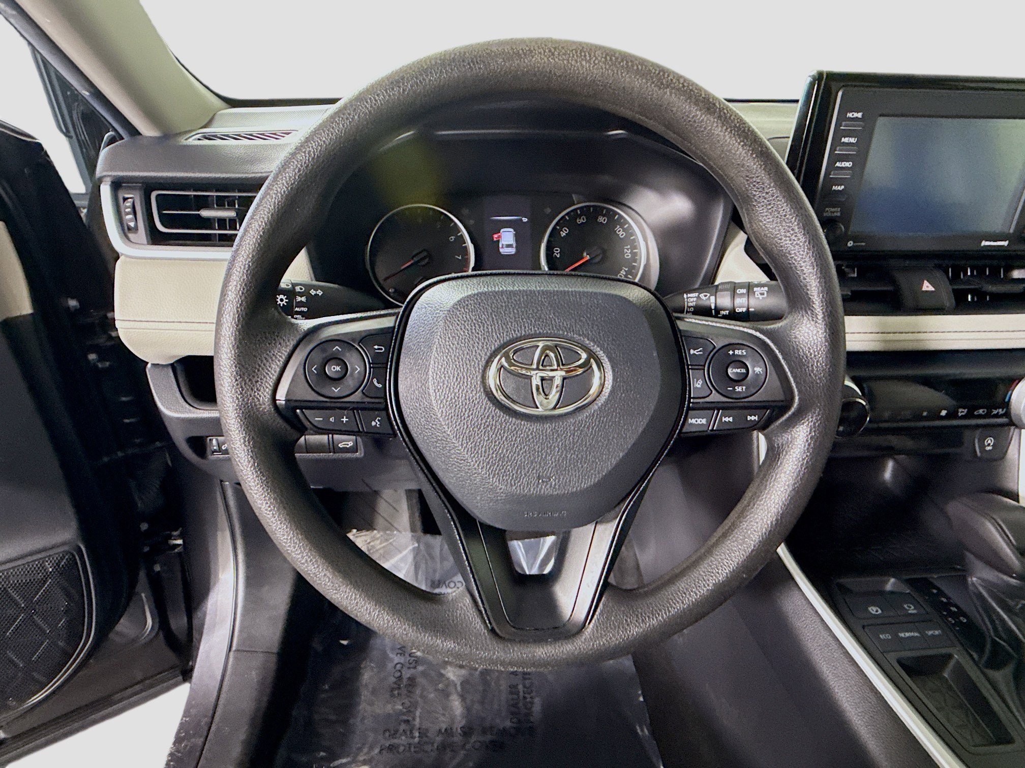 Used 2022 Toyota RAV4 XLE image 13