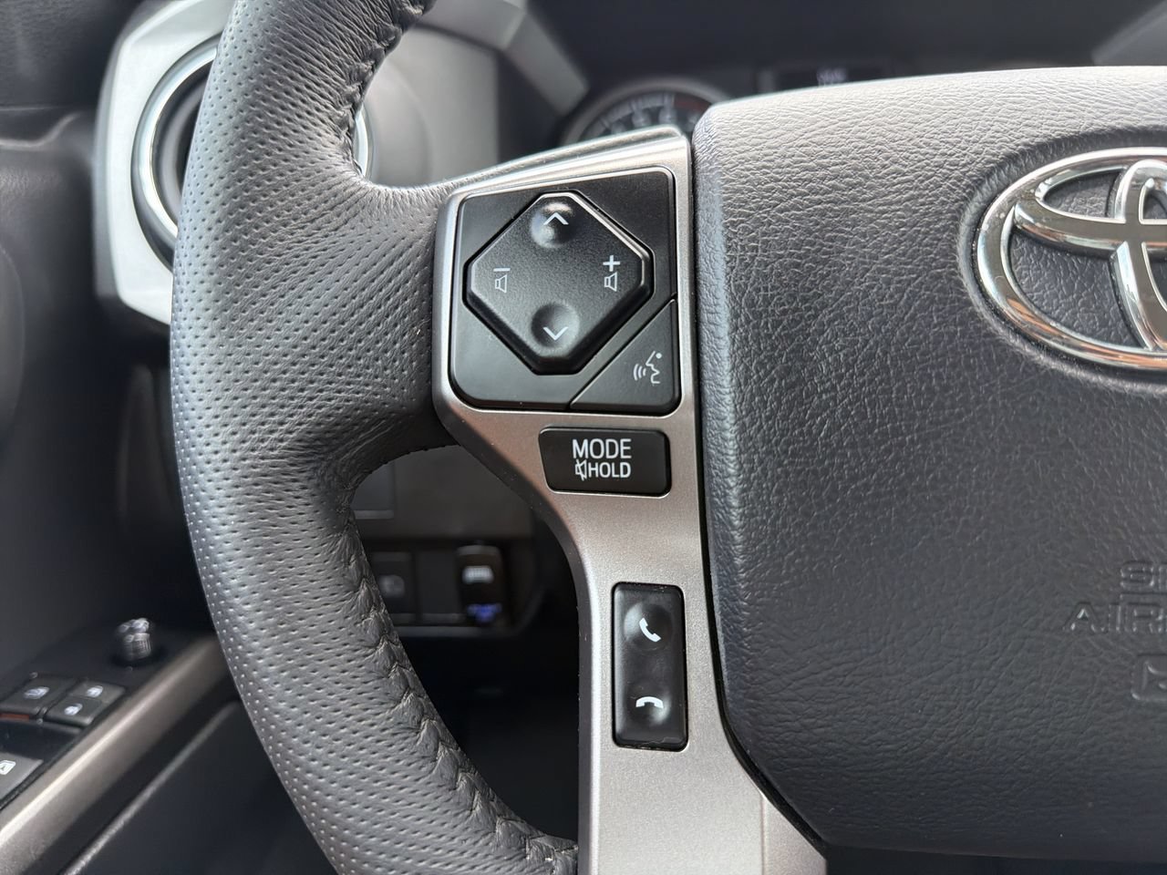 Used 2023 Toyota Tacoma SR5 w/ Technology Package AWD/4WD image 25