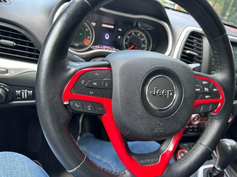 Used 2015 Jeep Cherokee Trailhawk w/ Leather Interior Group AWD/4WD image 30