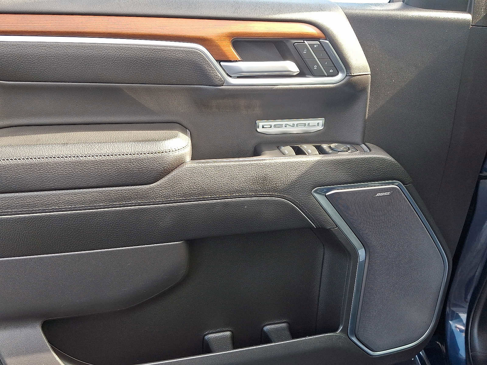 Used 2022 GMC Sierra 1500 Denali w/ Denali Reserve Package image 13