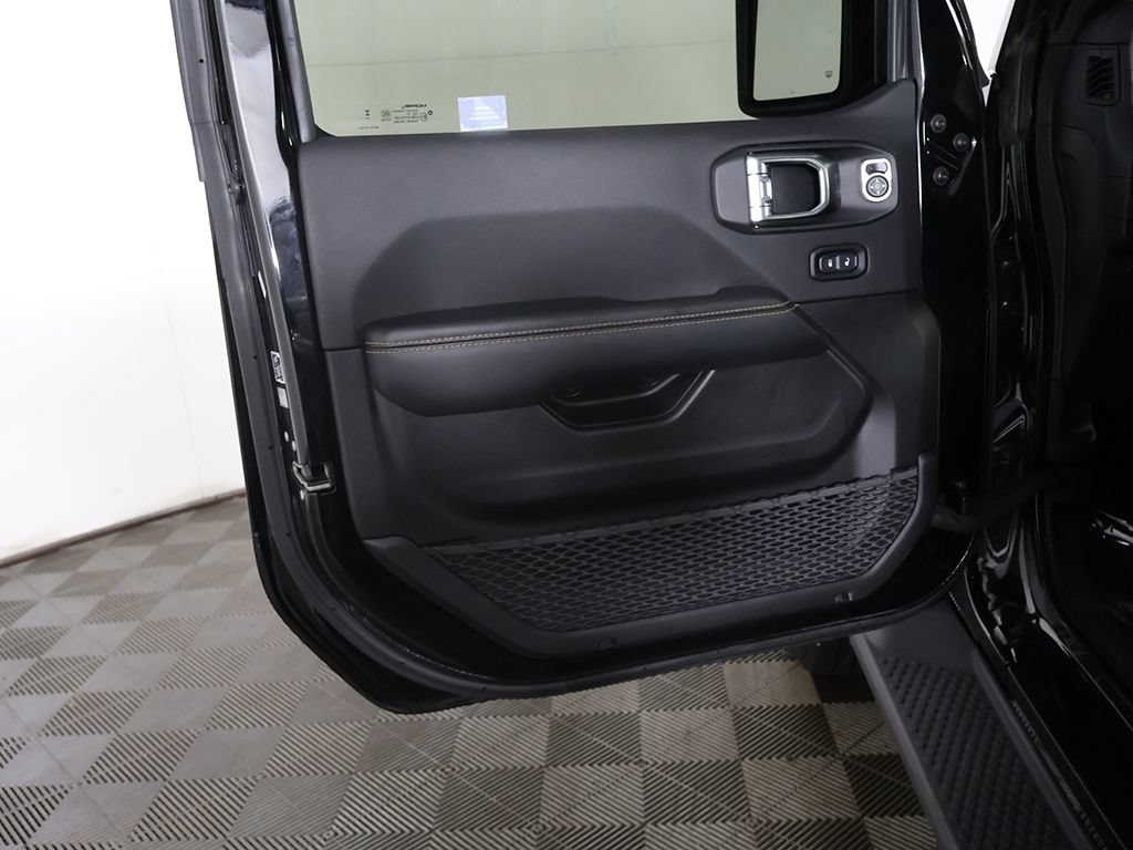 Used 2024 Jeep Wrangler Unlimited Sahara w/ Technology Group AWD/4WD image 21