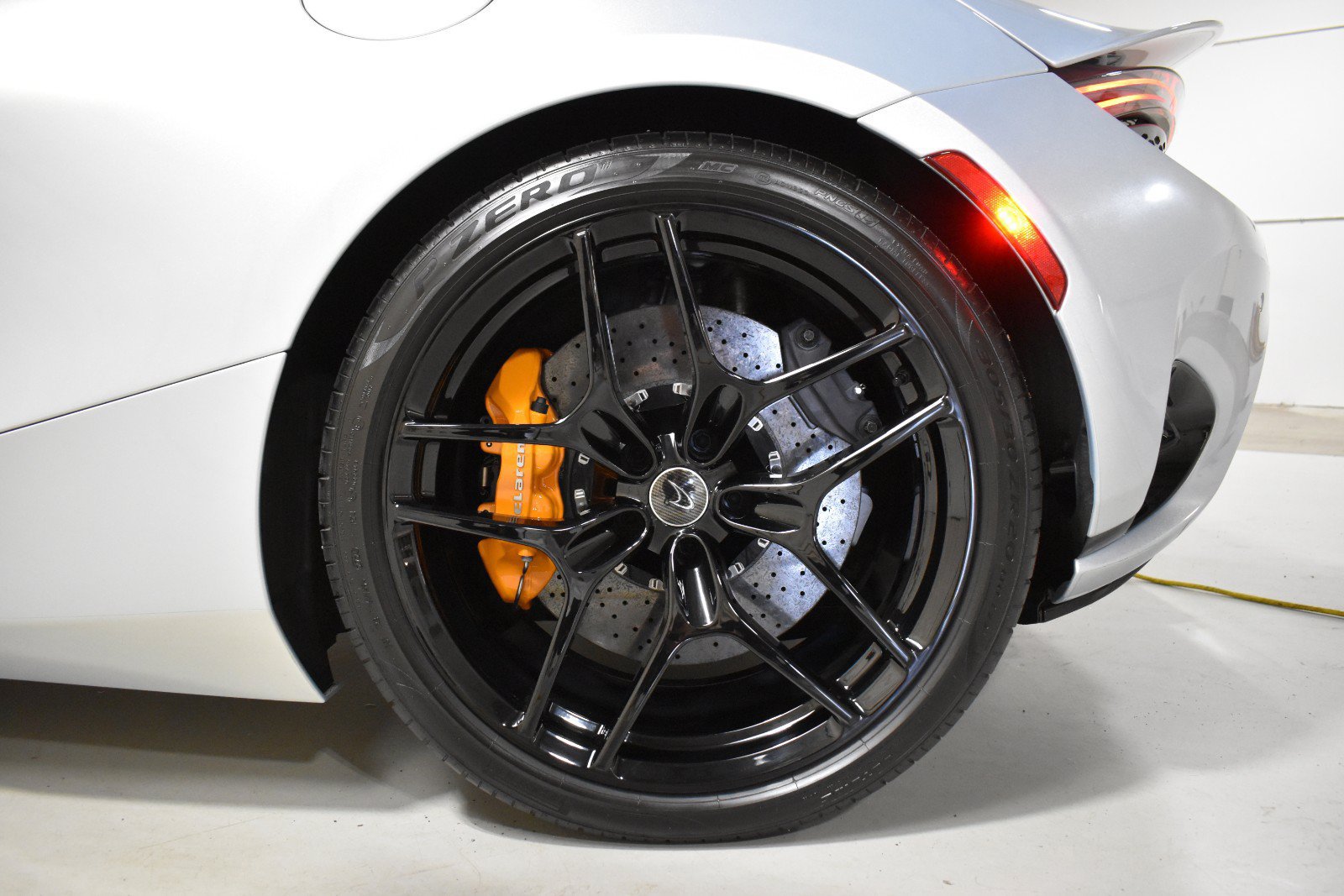Used 2025 McLaren 750S Spider RWD image 22