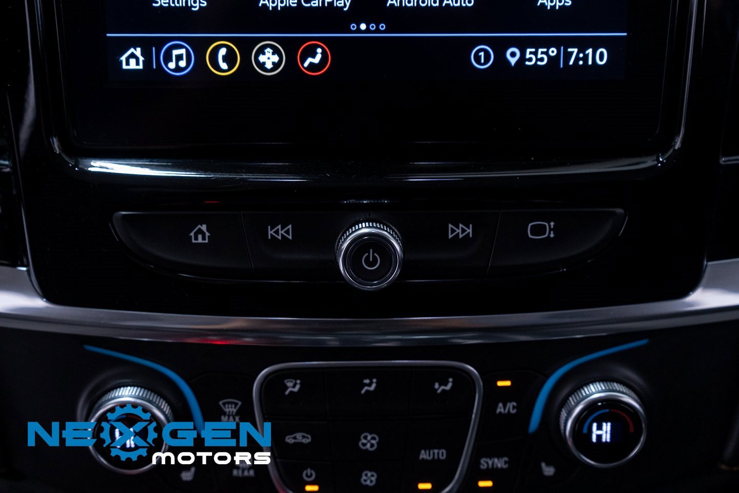 Used 2020 Chevrolet Traverse LT image 14