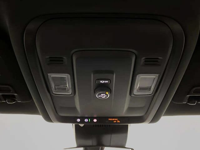 Used 2025 Chevrolet Suburban LT RWD image 59