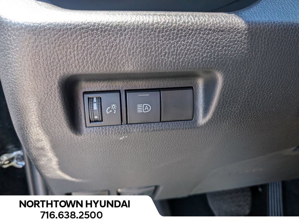Used 2025 Toyota RAV4 XLE AWD/4WD image 29
