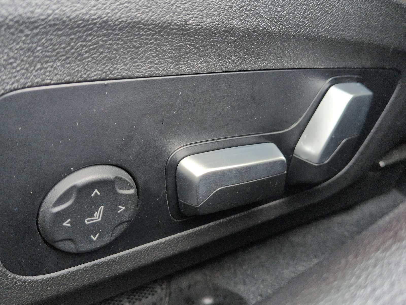 Used 2024 BMW 330i xDrive 330i xDrive w/ Convenience Package image 24