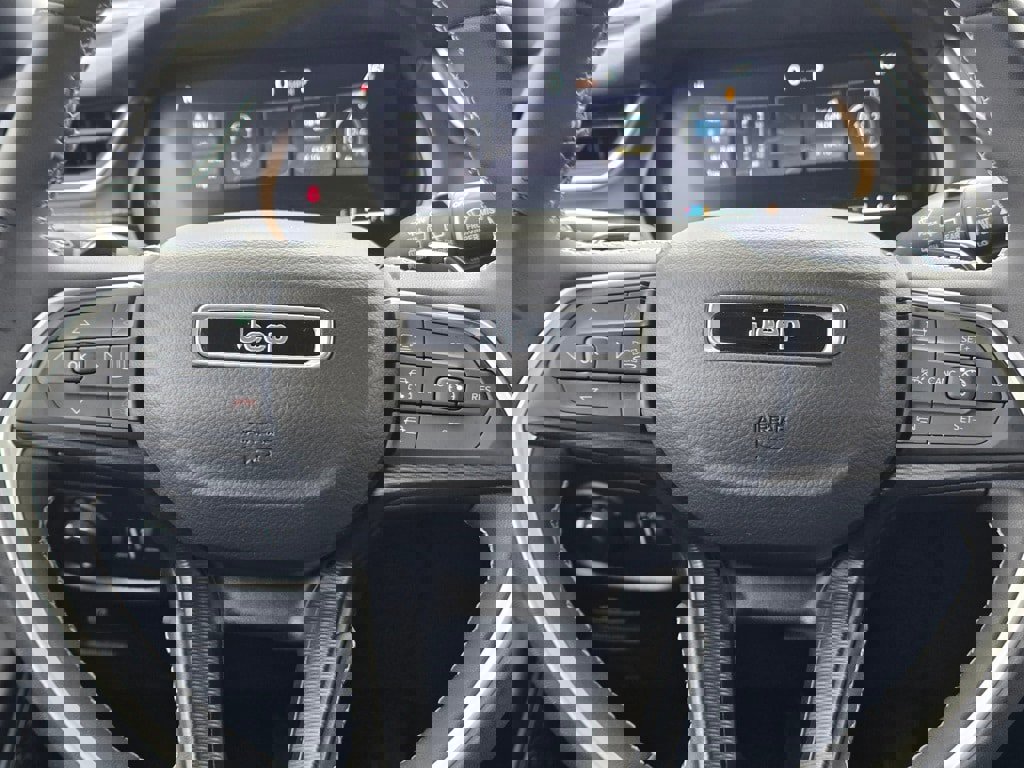 Used 2023 Jeep Grand Cherokee Altitude image 18