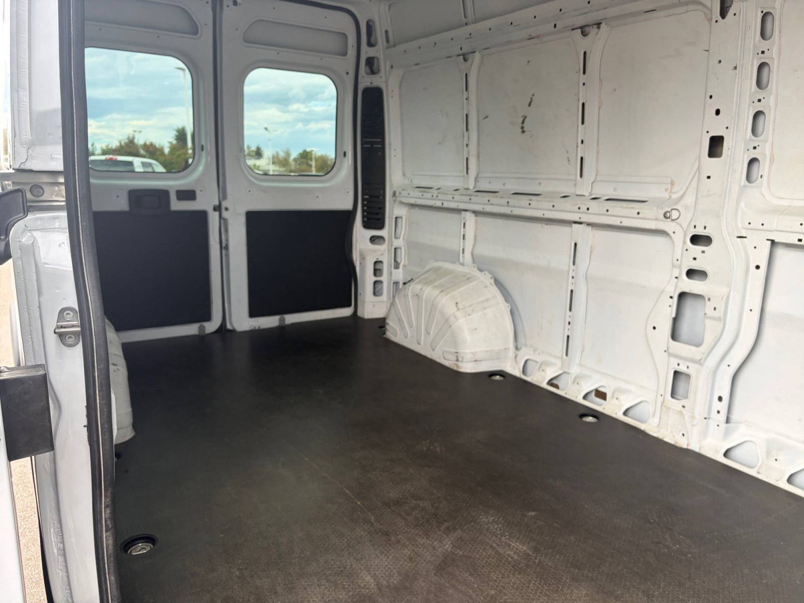 Used 2023 RAM ProMaster 2500 FWD image 29
