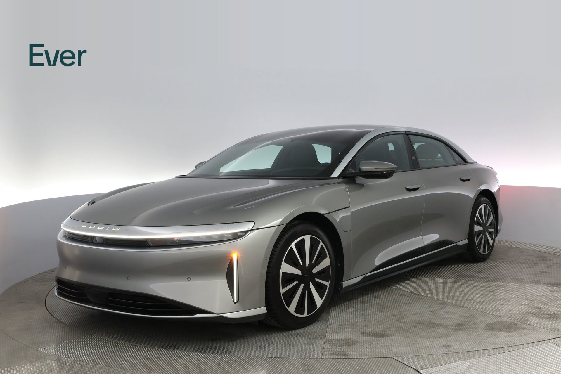 Used 2023 Lucid Air Touring image 2