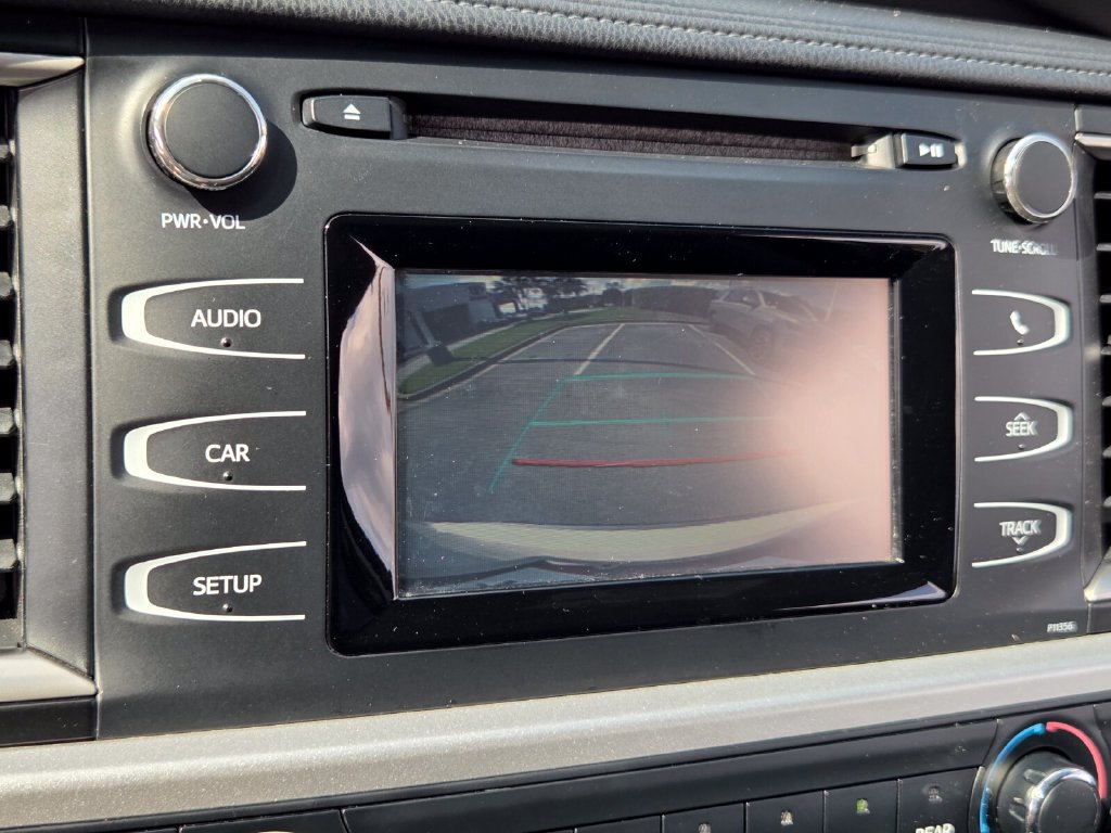 Used 2018 Toyota Highlander LE FWD image 20