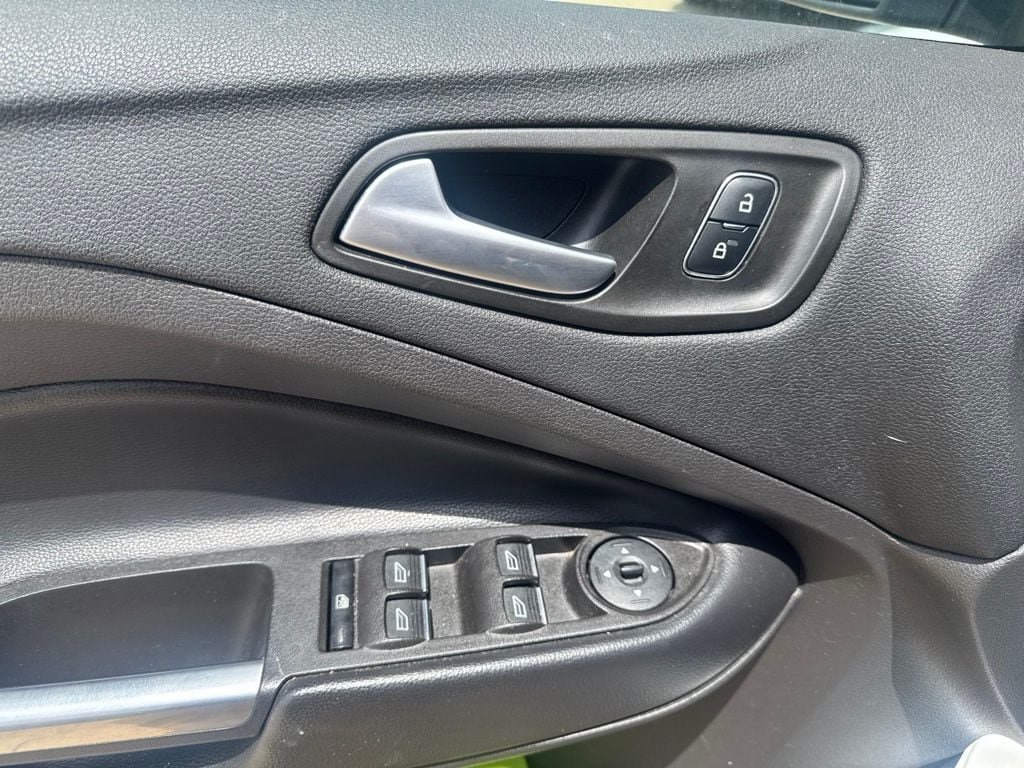 Used 2019 Ford Escape SE FWD image 9