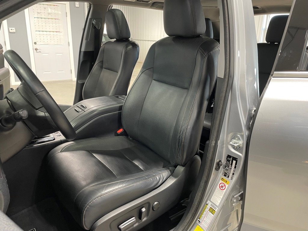 Used 2016 Toyota Highlander Limited Platinum image 9