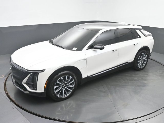 Certified 2024 Cadillac Lyriq Sport w/ LPO, Floor Liner Package AWD/4WD image 37