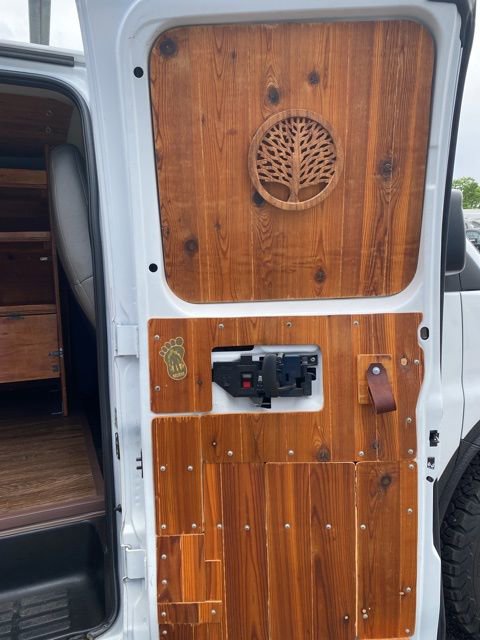 Used 2018 Chevrolet Express 2500 RWD image 37