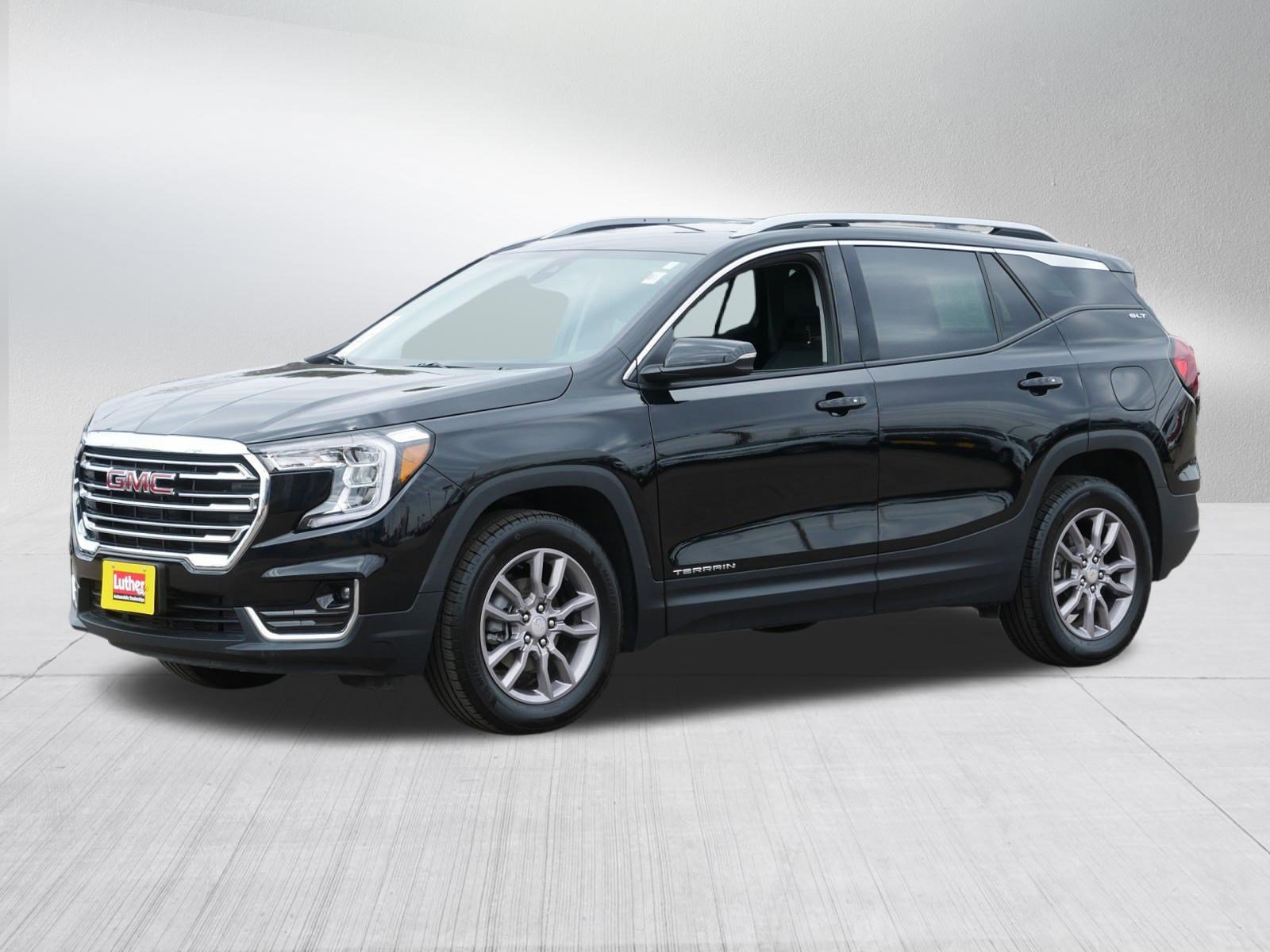 Used 2024 GMC Terrain SLT w/ Infotainment Package II image 3
