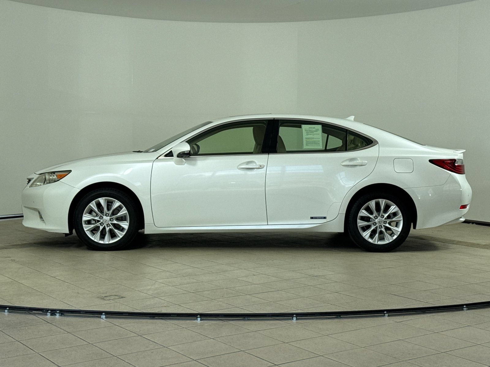 Used 2013 Lexus ES 300h w/ Premium Pkg FWD image 3