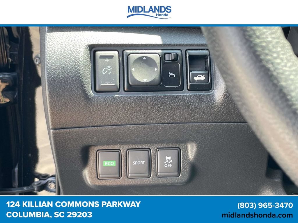 Used 2018 Nissan Sentra SR w/ Technology Package FWD image 18