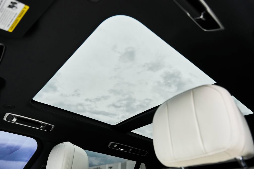 Used 2025 Land Rover Range Rover Long Wheelbase SE image 50