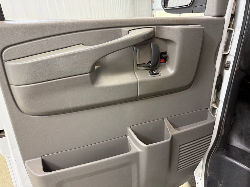 Used 2015 Chevrolet Express 2500 RWD image 15