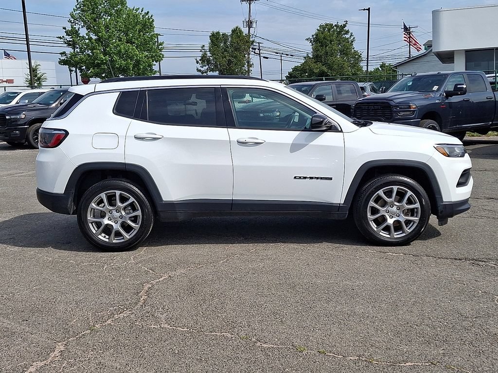 Used 2022 Jeep Compass Latitude AWD/4WD image 10