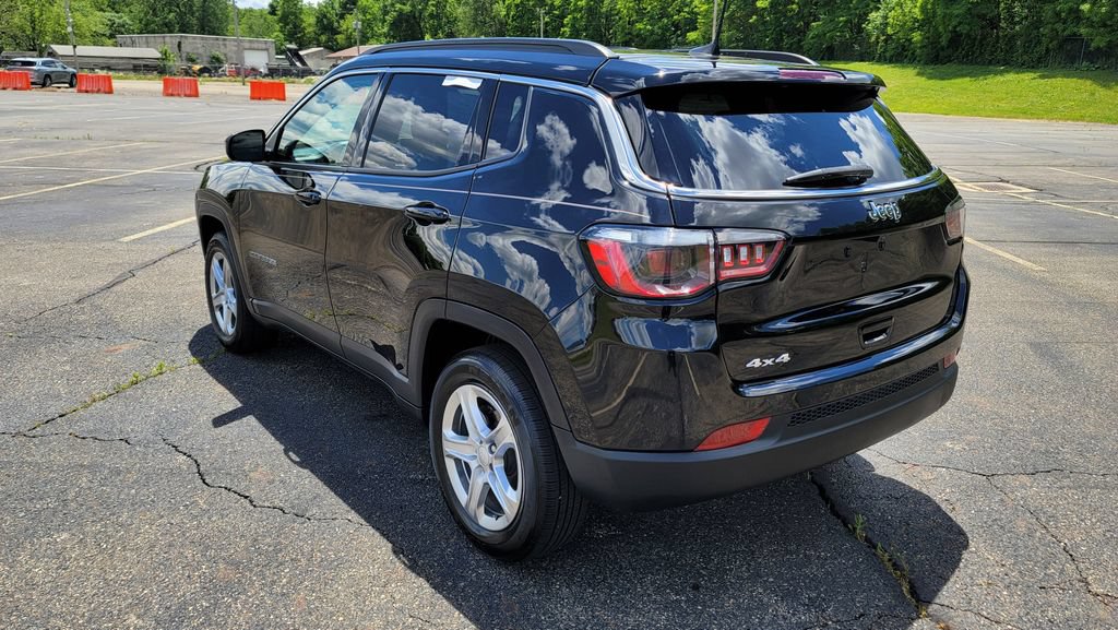 Used 2024 Jeep Compass Latitude AWD/4WD image 9