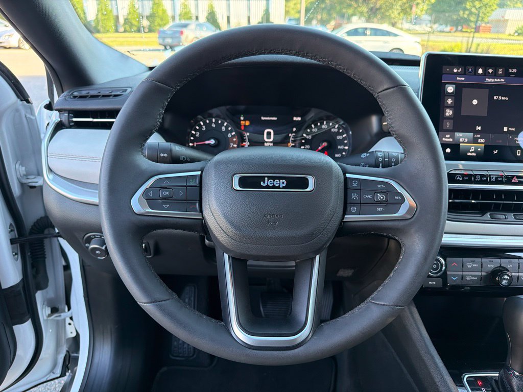Used 2025 Jeep Compass Limited AWD/4WD image 15