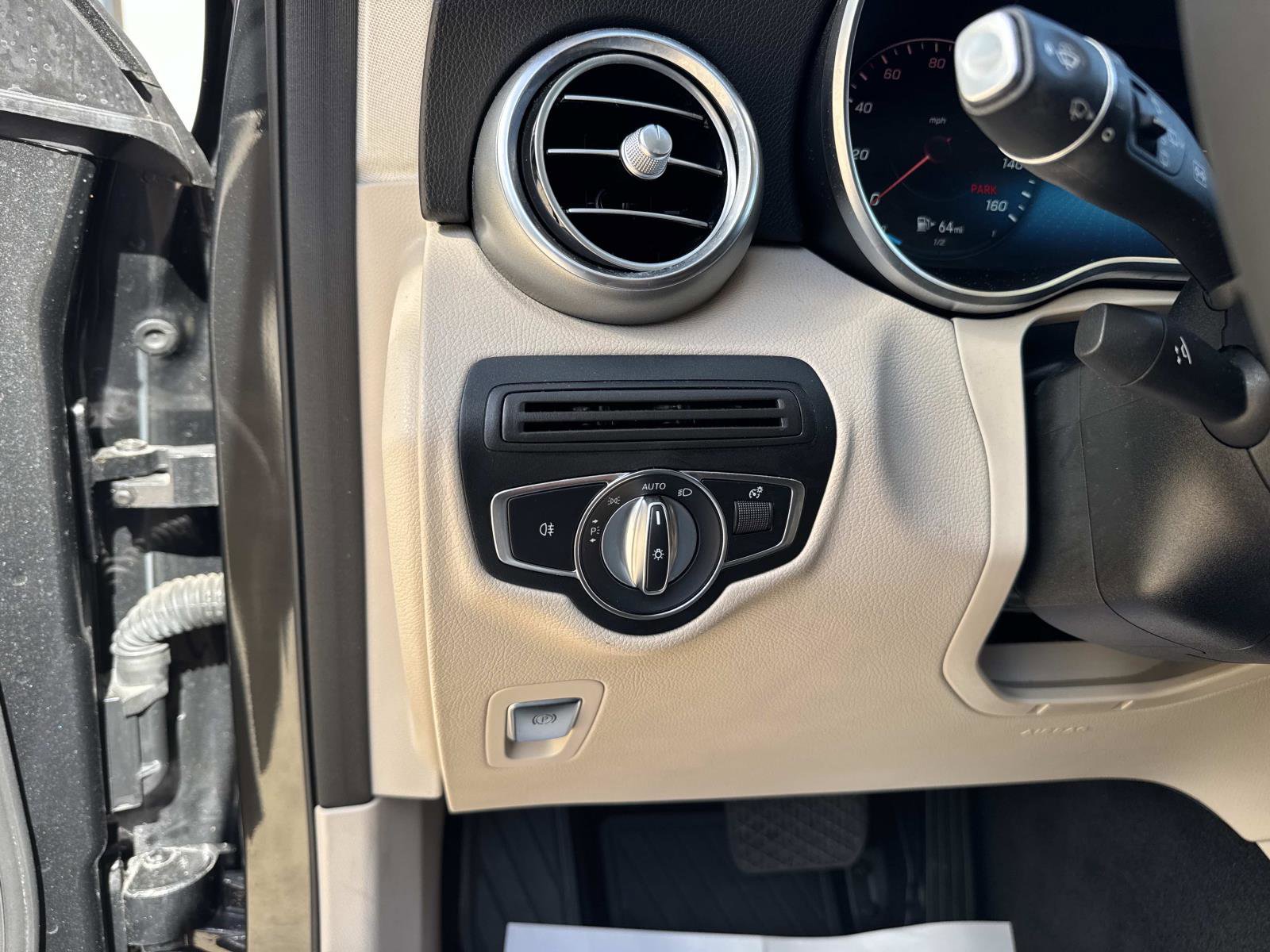 Used 2020 Mercedes-Benz GLC 300 image 33