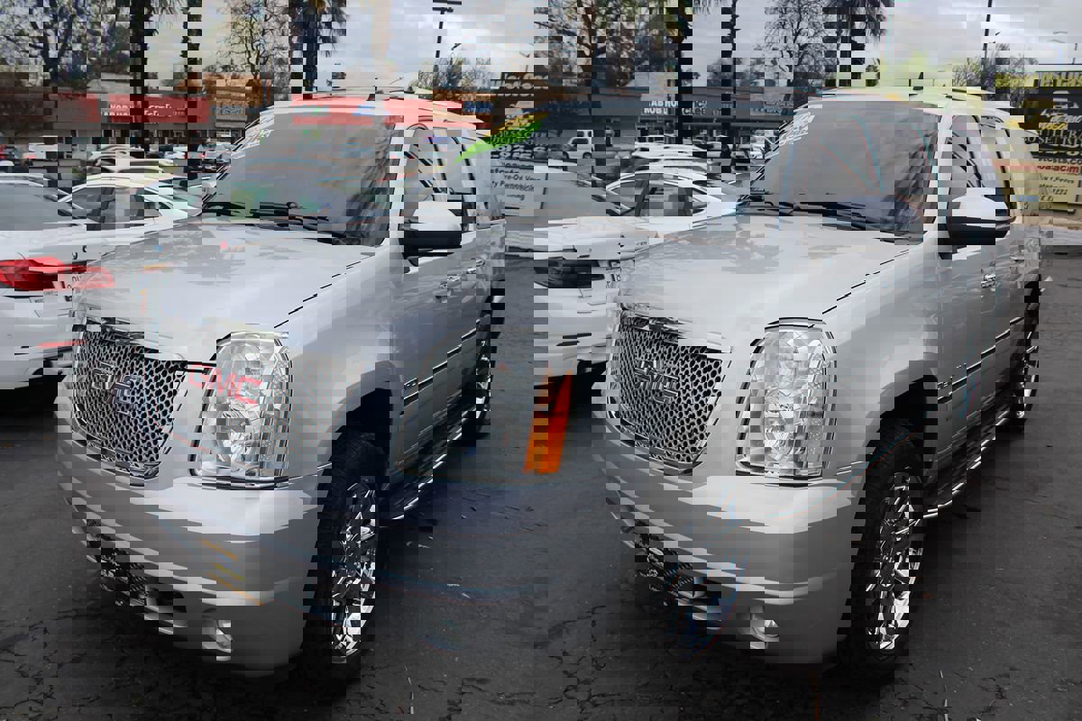 Used 2014 GMC Yukon XL Denali image 4
