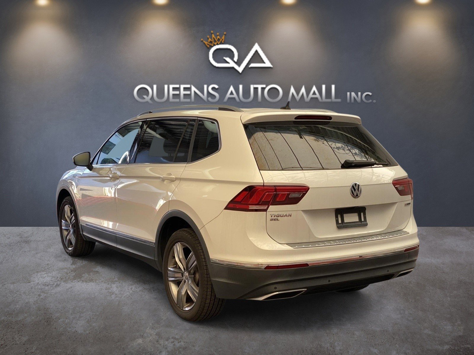 Used 2021 Volkswagen Tiguan SEL w/ 3rd Row Seat Package AWD/4WD image 4