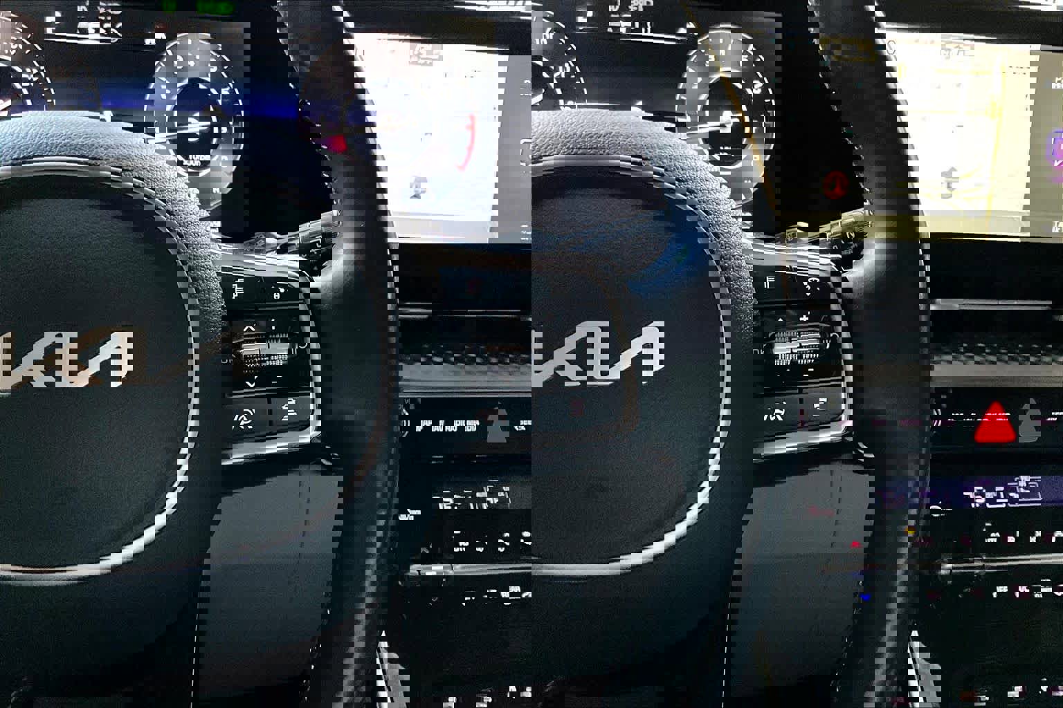 Used 2022 Kia Carnival SX Prestige image 24