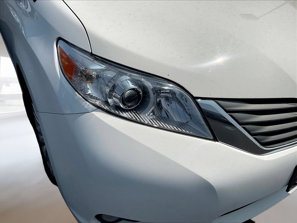 Used 2014 Toyota Sienna XLE FWD image 31