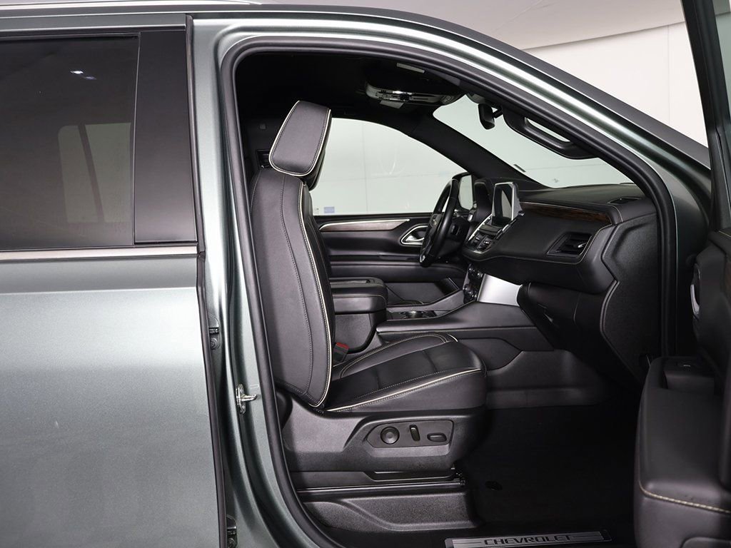 Used 2023 Chevrolet Suburban Premier AWD/4WD image 32